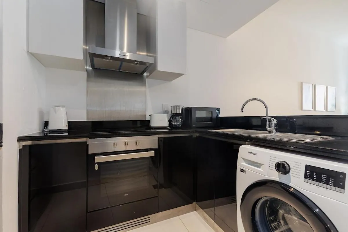 Sea View, Easy Access, Close To All Amenities Dubai Apartment