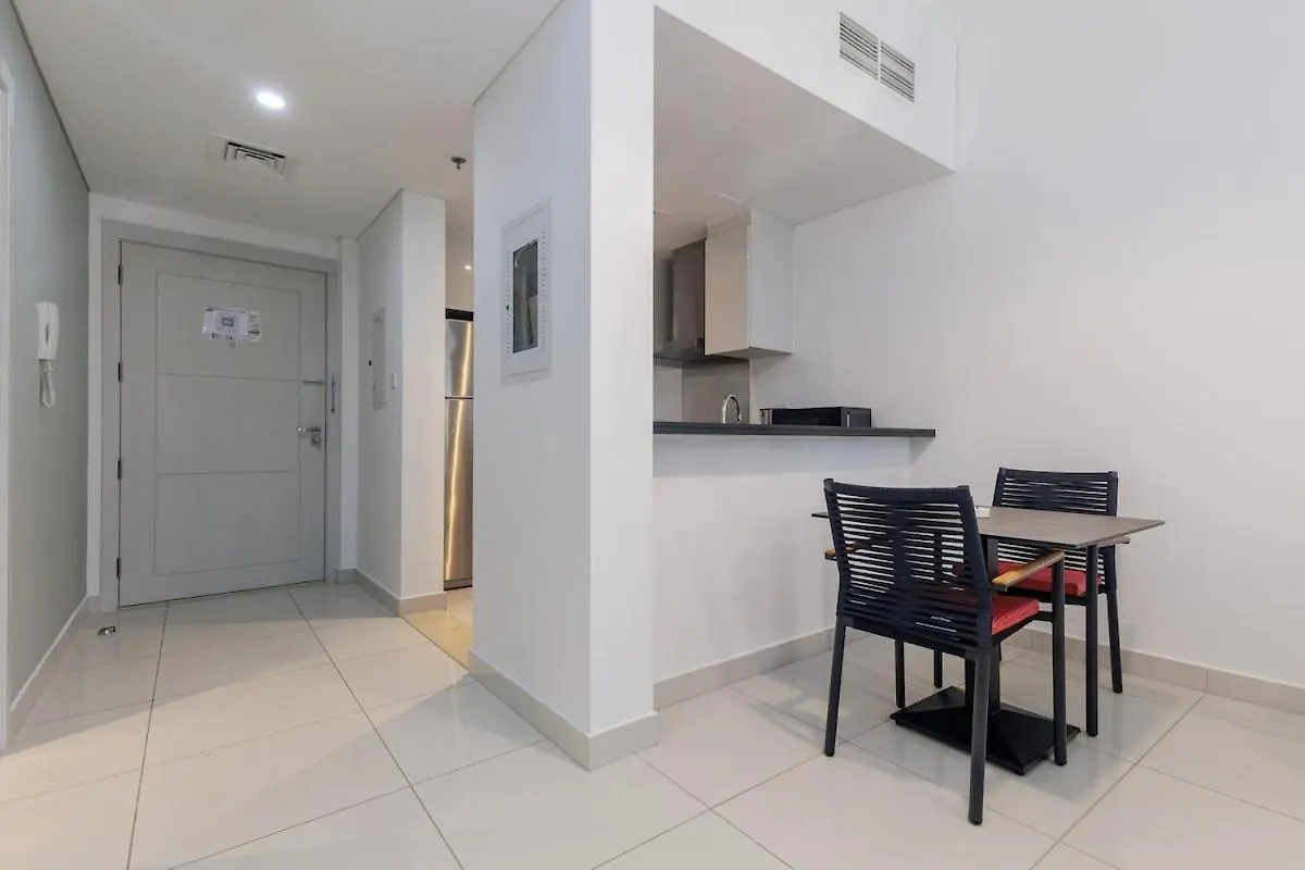 Sea View, Easy Access, Close To All Amenities Dubai Apartment