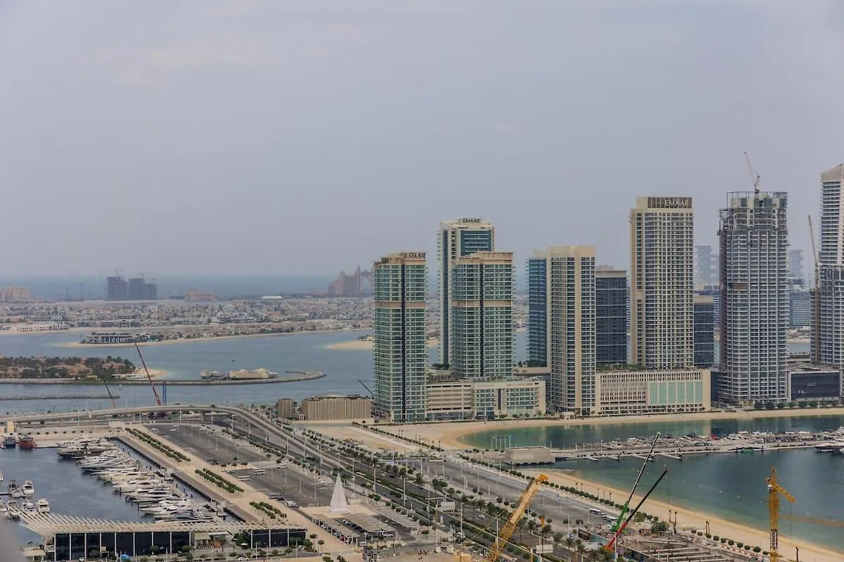 Sea View, Easy Access, Close To All Amenities Dubai Apartment